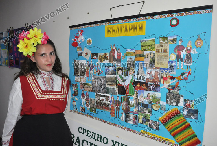 Ученици показаха красотата на Европа в изложба от колажи