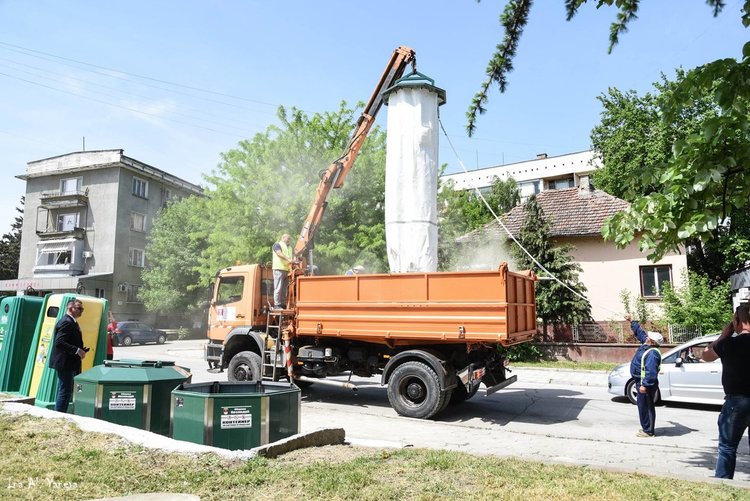 Начина за изпразването на контейнерите - снимка от гр. Козлодуй