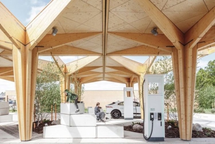 Нов тип слънчеви зарядни станции зареждат електромобила за 15 минути