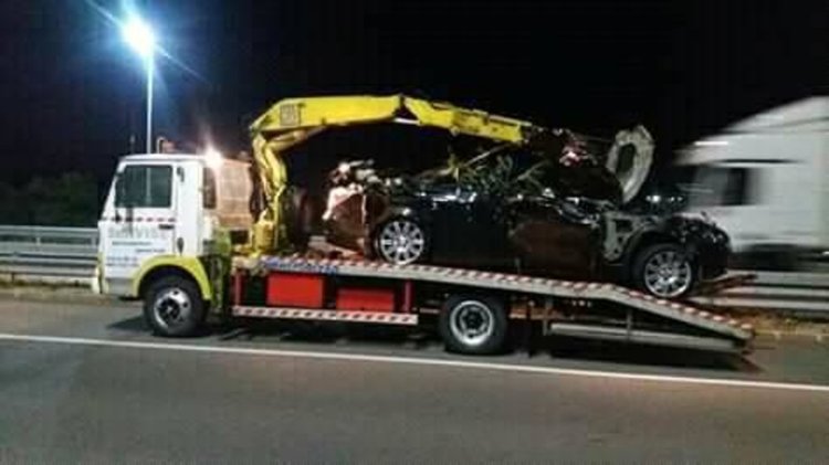 снимки на катастрофиралия автомибил - фейсбук