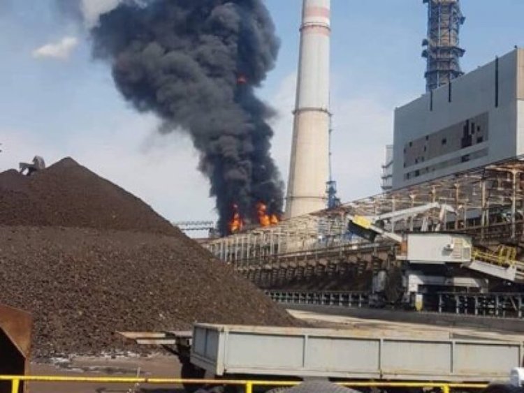 Горящият комин на ТЕЦ "Марица-изток 2" се срути