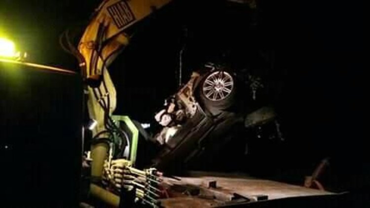 снимки на катастрофиралия автомибил - фейсбук