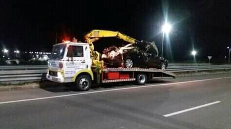 снимки на катастрофиралия автомибил - фейсбук