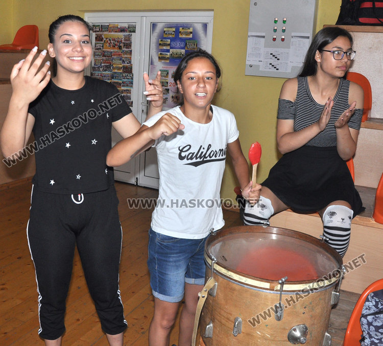 Публиката подкрепяше хасковлийки