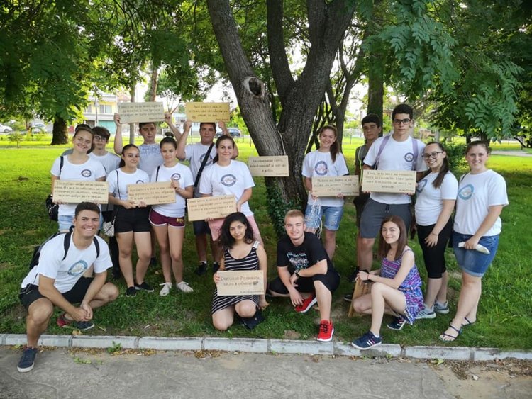 Младежи подредиха "Парк на мъдростта"