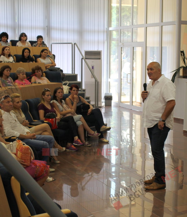 Столичен полицай в Димитровград: Наркодилърите пласират вътре в училищата