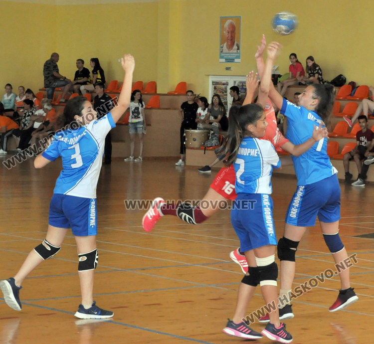 Бронз за хандбалистките на Хасково от Държавното в "Спартак"