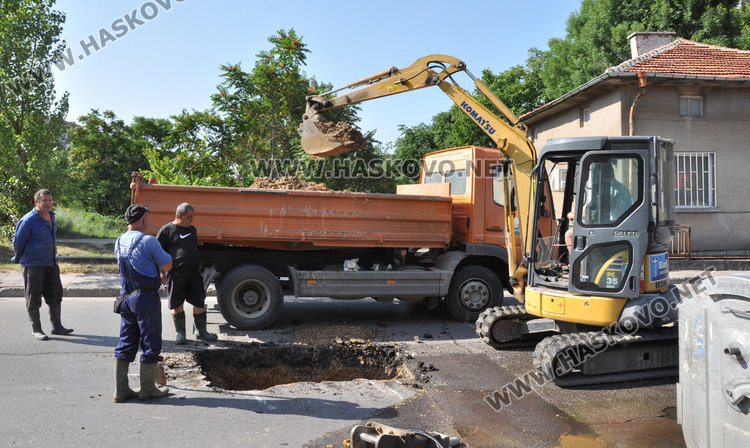 Затвориха "Дунав" заради ВиК аварията, трафик по близките улици в Хасково
