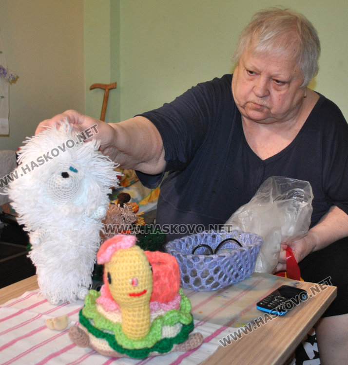 Дора е категорична, че климатиците трябва да отидат в стаите на неподвижните й съседи