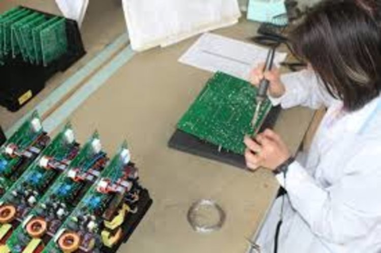 Най-търсени са монтажисти на електронни елементи