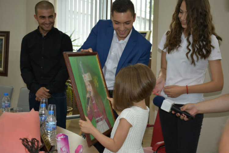 В родния Асеновград: Подаръци и изненади за талантливата Ели Василева