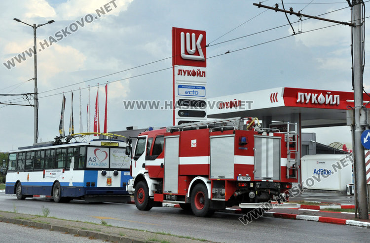 Мълния удари електричеството до бензиностанция в Хасково