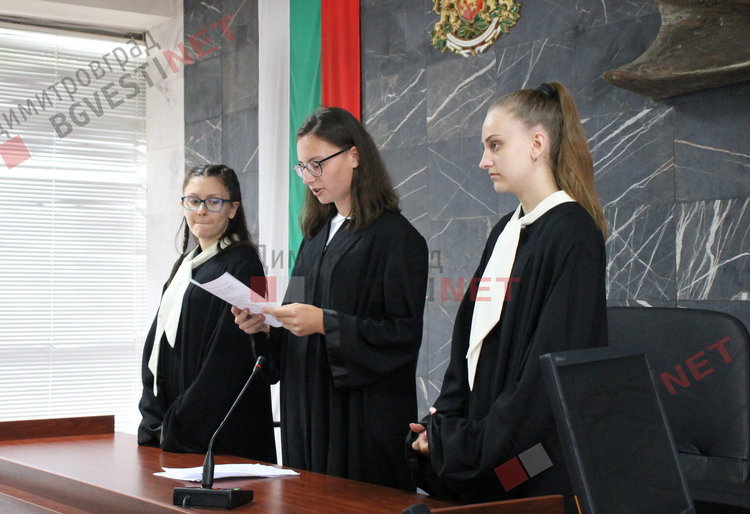 Осъдиха две непълнолетни момичета от ПМГ „Иван Вазов“ за хулиганство, после ги наградиха