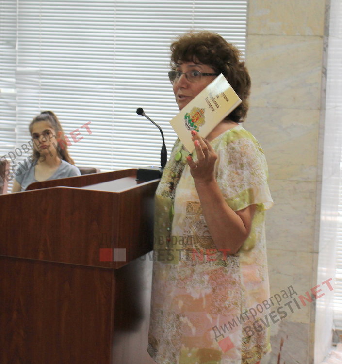 Осъдиха две непълнолетни момичета от ПМГ „Иван Вазов“ за хулиганство, после ги наградиха