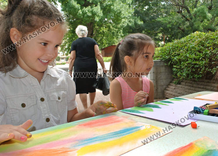 Своето бъдеще без зависимости рисуваха децата на Хасково