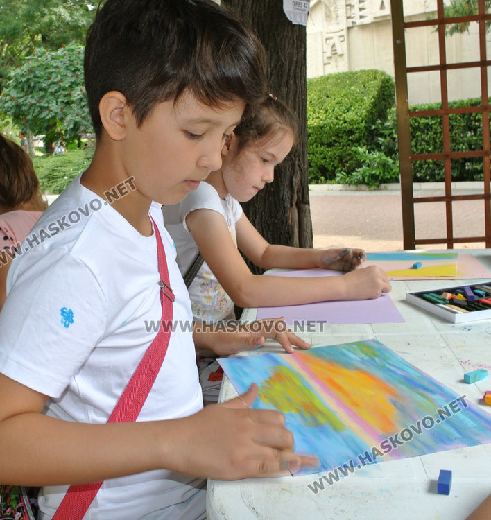Своето бъдеще без зависимости рисуваха децата на Хасково