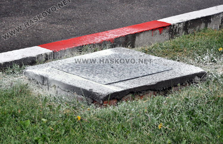 Мълния удари електричеството до бензиностанция в Хасково