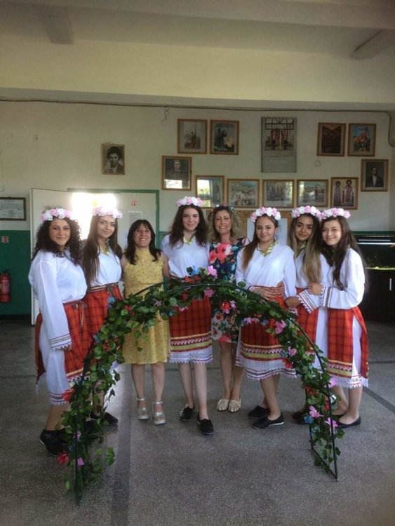 Ученици от Джебел пресъздадоха Еньовден