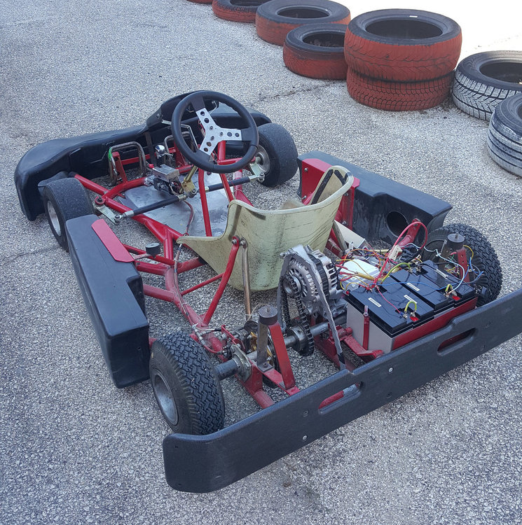 В Гимназията по автотранспорт подкараха собствен електрокартинг