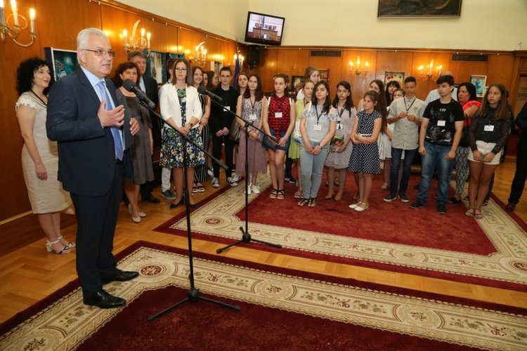 "Колорит" подреди изложба в чекмедже в Народното събрание