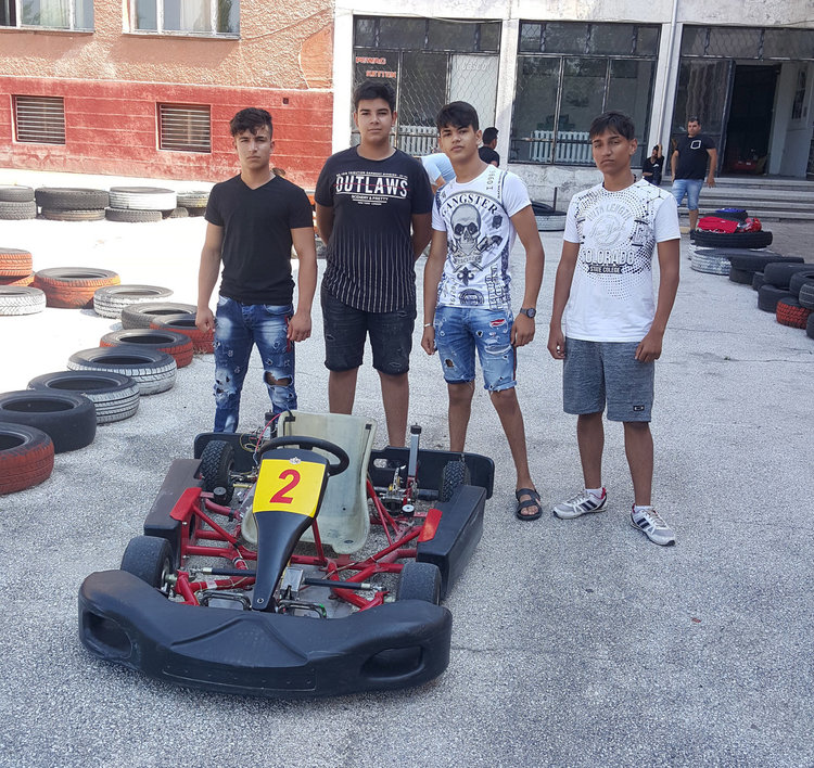 В Гимназията по автотранспорт подкараха собствен електрокартинг