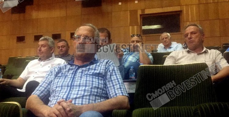 Днес на заседание на Общинския съвет Филип Топов обяви, че сам напуска партия ГЕРБ