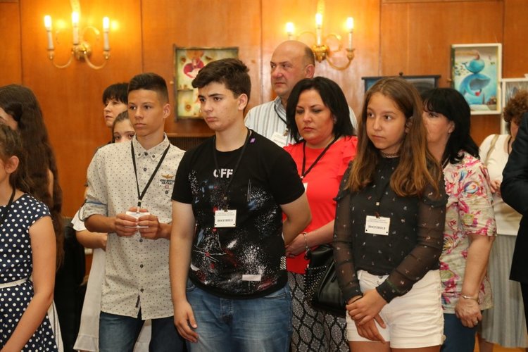 "Колорит" подреди изложба в чекмедже в Народното събрание