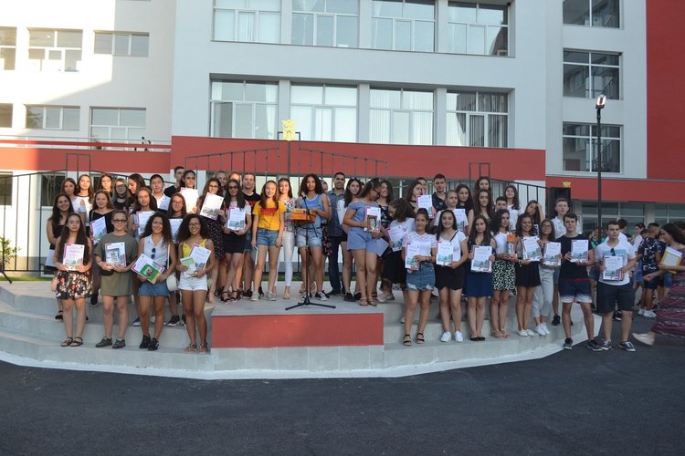 С тържество завърши учебната година в „Славейков“