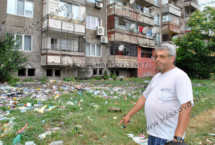 Наводнение и дупка на улица "Акация" след пороя в Хасково (видео)