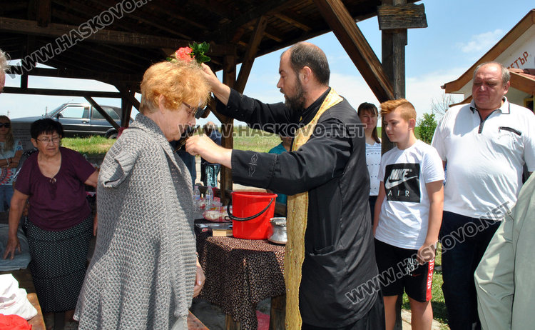 Молебен и курбан за апостолите Петър и Павел до едноименния параклис край Конуш