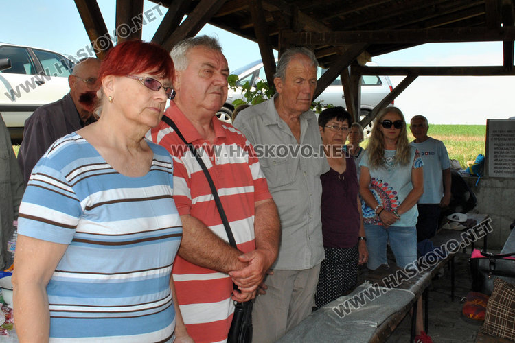 Молебен и курбан за апостолите Петър и Павел до едноименния параклис край Конуш