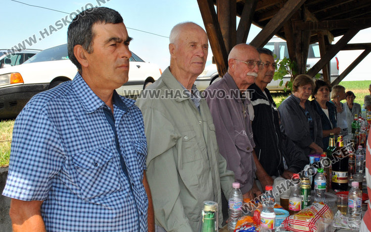 Молебен и курбан за апостолите Петър и Павел до едноименния параклис край Конуш