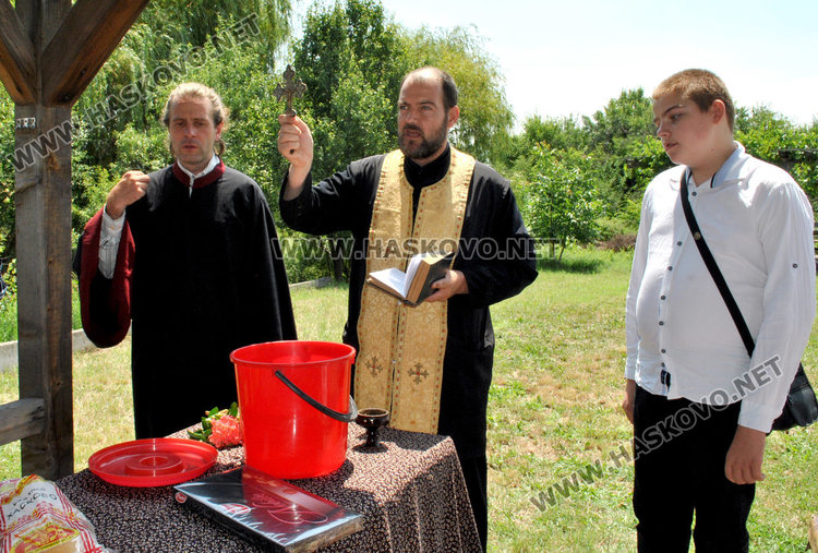 Молебен и курбан за апостолите Петър и Павел до едноименния параклис край Конуш