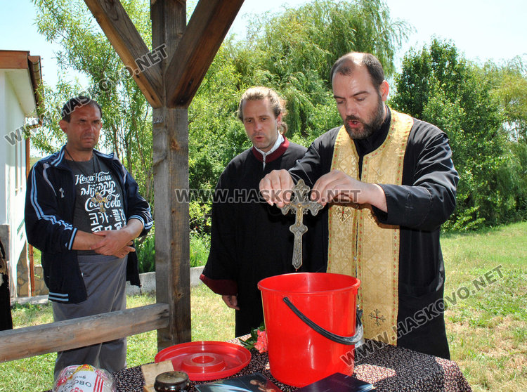 Молебен и курбан за апостолите Петър и Павел до едноименния параклис край Конуш