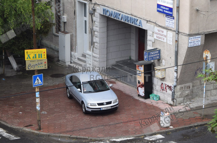 Кърджалиец паркира на тротоара пред стоматологична поликлиника, болял го зъб и не може да ходи