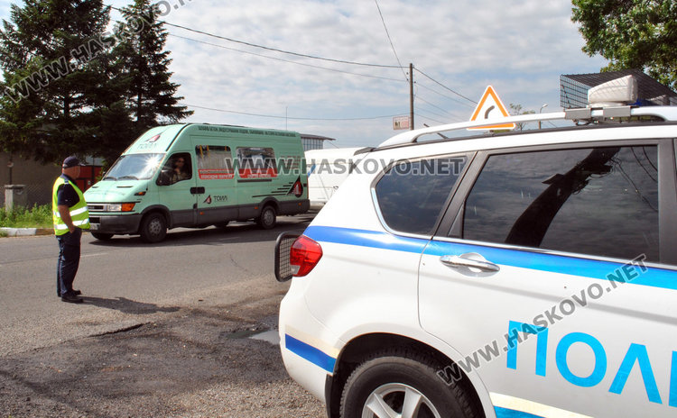 Десетки автомобили в блокада по пътя за “Маказа” заради разбити улици в Конуш