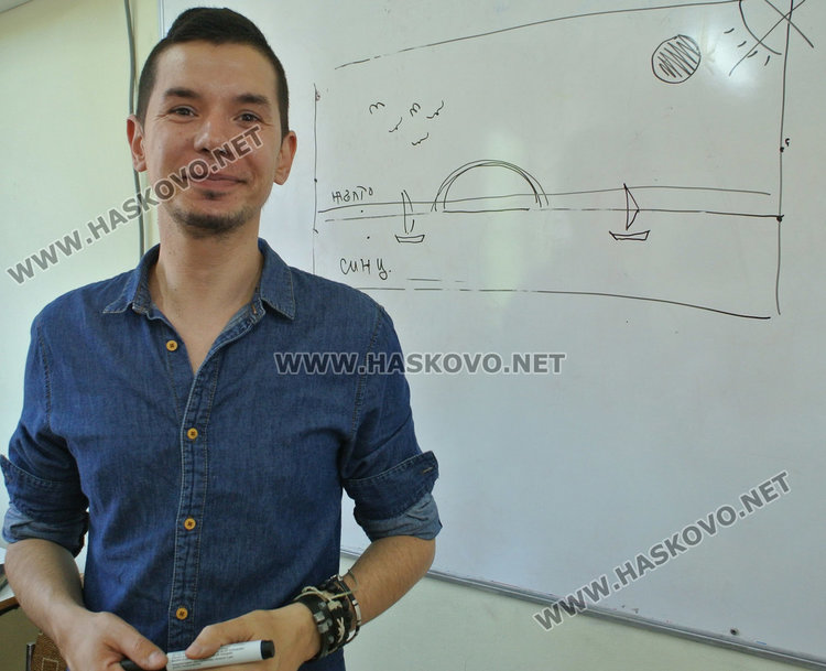 Изгревът и морето в декупажи и рисунки в Младежкия център