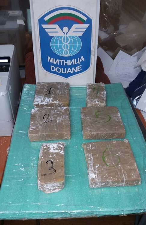 Иранец пробва да прекара хероин, маскиран като локум