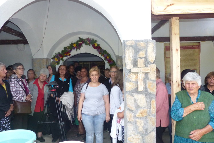 Училище в родопско село дари камбаната си на църквата, за да свързва хората с различна религия