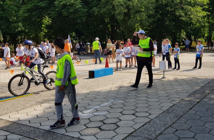 Пълен комплект медали завоюваха първомайски колоездачи