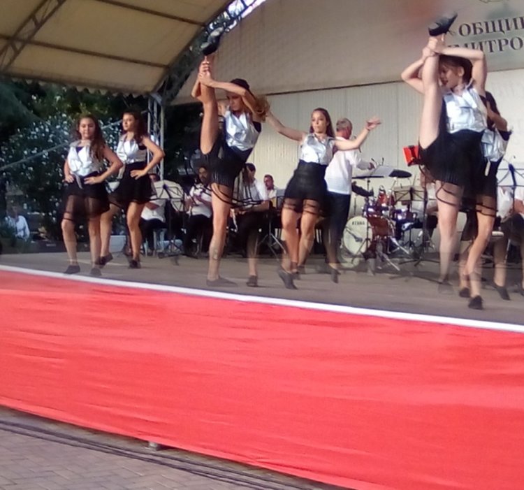 Димитровград посрещна July Evening с музикални хитове и евъргрийни