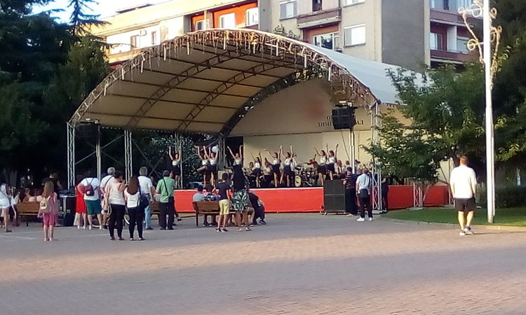 Димитровград посрещна July Evening с музикални хитове и евъргрийни