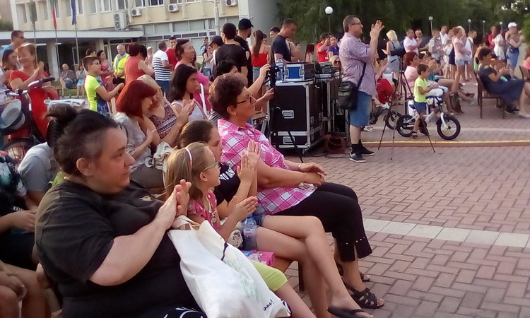 Димитровград посрещна July Evening с музикални хитове и евъргрийни