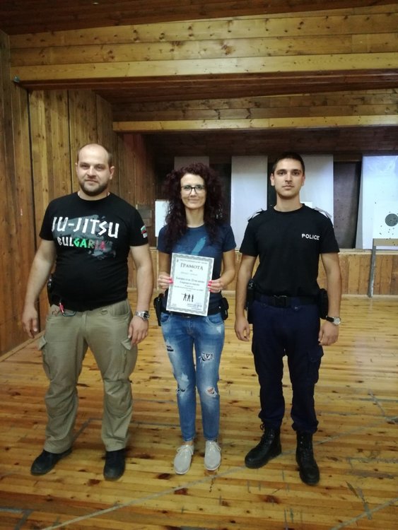 Полицаи и военни от Смолян първи в стрелбата с пистолет на празничен турнир