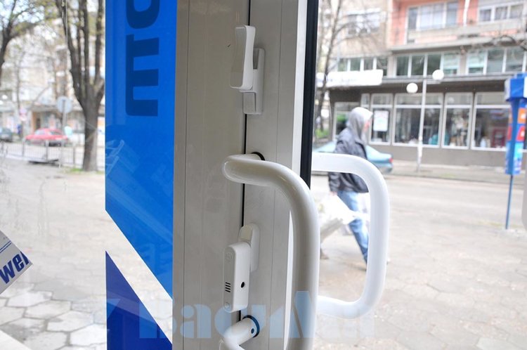 Брошура на вратата преди да ни оберат