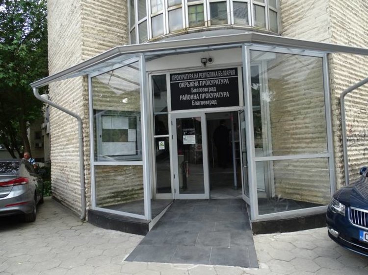 Обвиниха бизнесмен, прехвърлил фирмата си на безимотен, за да не плаща лизинги