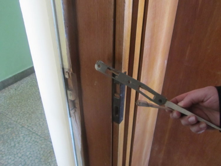 Брошура на вратата преди да ни оберат