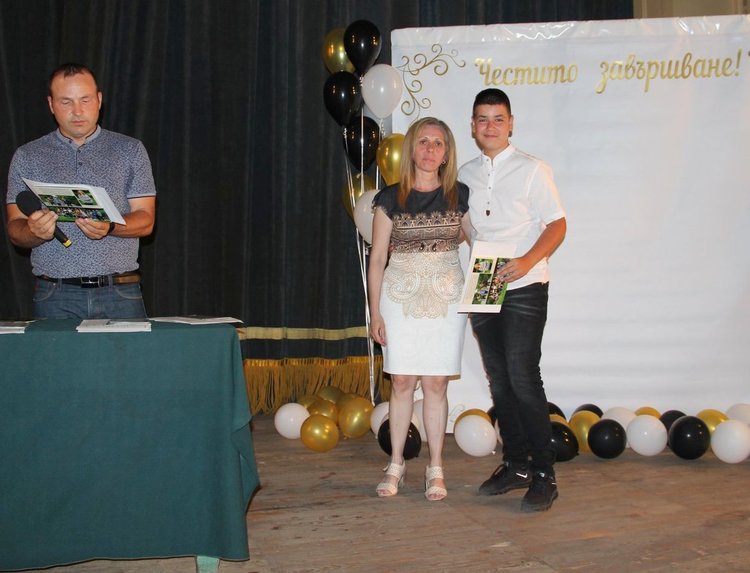 92 алековци изкласиха на официална церемония