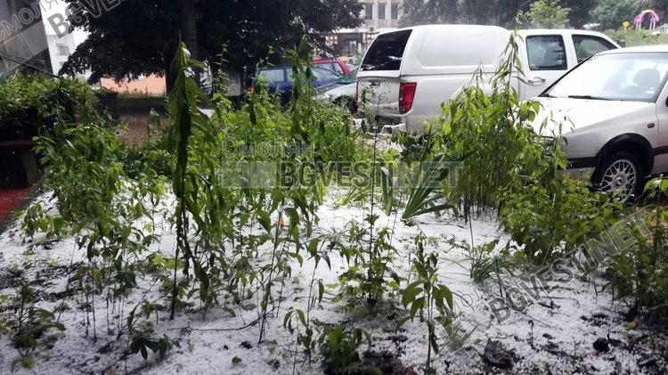 Силна буря с гръмотевици и градушка се разрази над Смолян