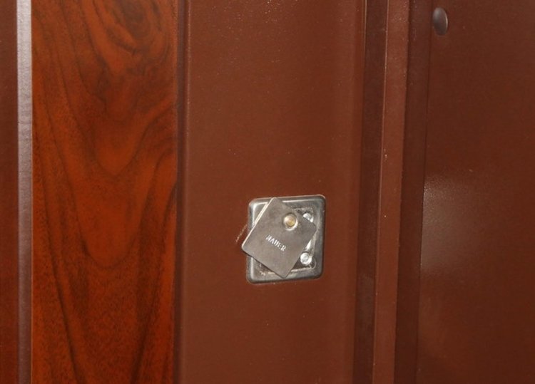 Брошура на вратата преди да ни оберат